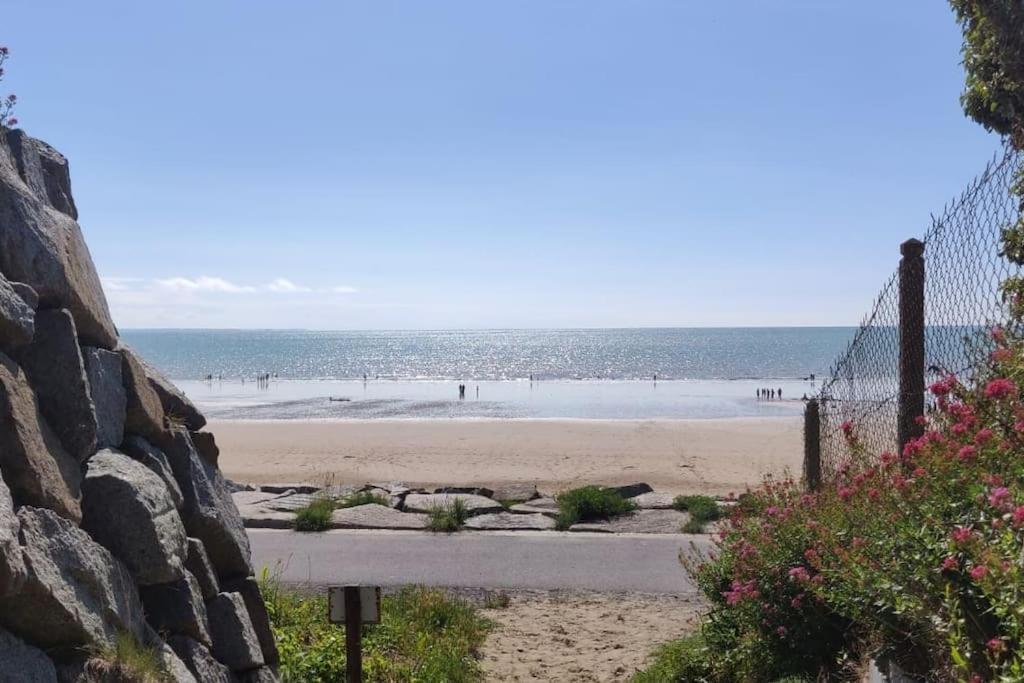 La Chaloupe Gites De Mer Jullouville-les-Pins Exterior foto